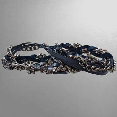 Italienische Stiefelbänder.  Schuhgürtel, die ebenso als Halsband oder Armband getragen werden können.